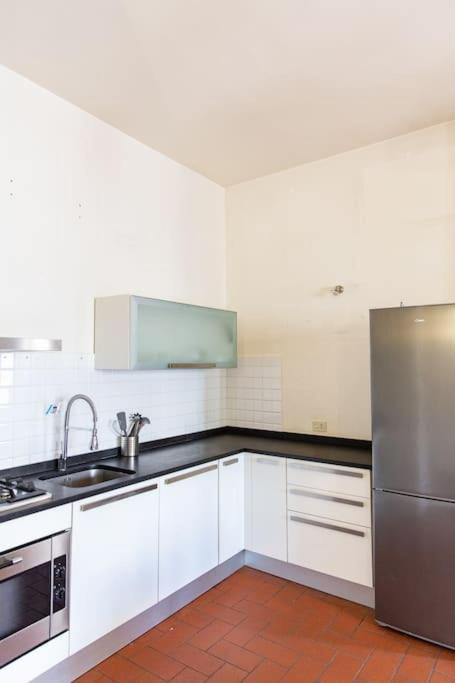 Cozy Apartment With A Strategic Position Флоренция Экстерьер фото